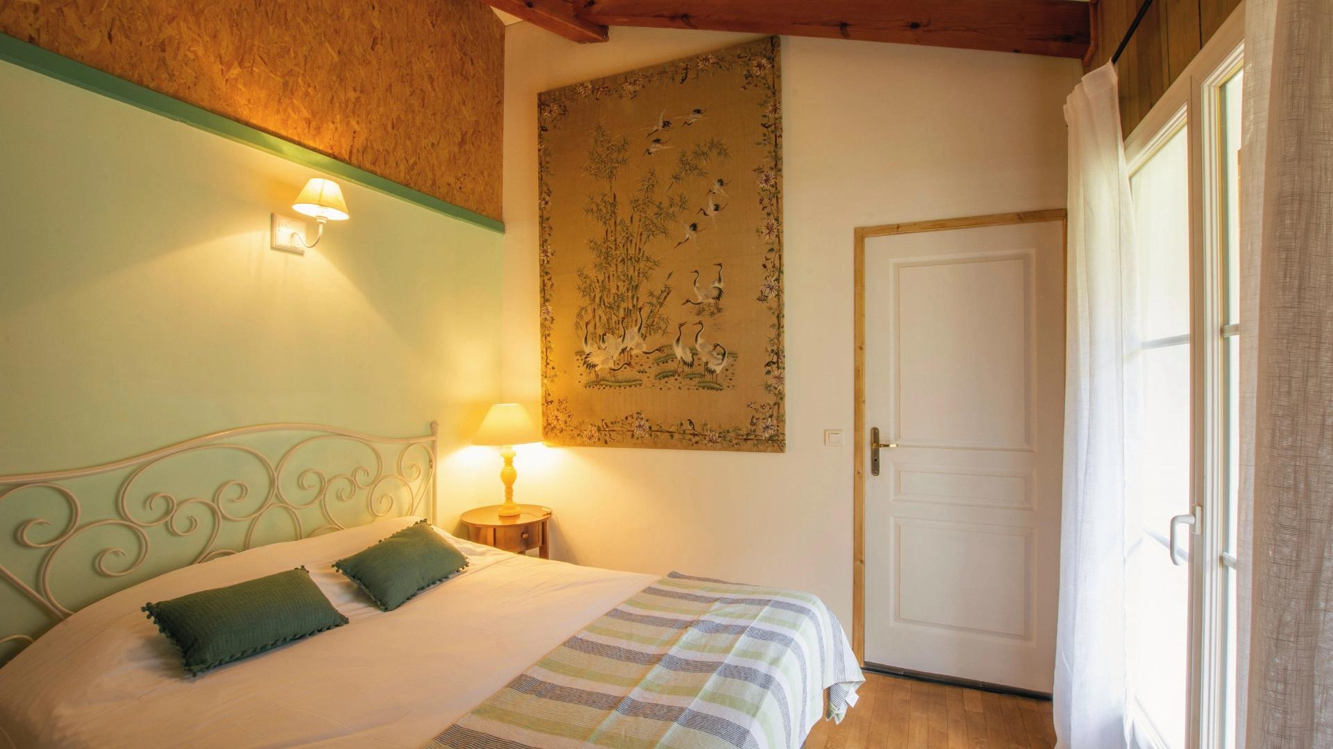 Chambre rez-de-jardin avec ouverture sur la végétation au Camping Bavella Vista